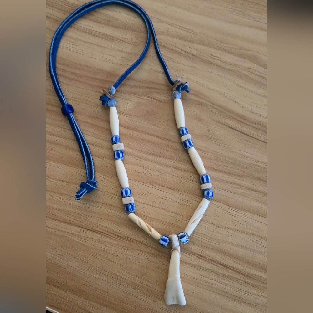 Native Bone Hairpipe & Blue Chevron Bead Buffalo Tooth Necklace 18" Adjustable - Picture 2 of 6
